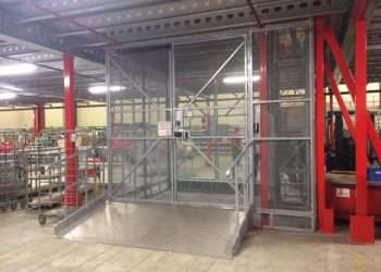 Magazijnlift in distributiecentrum Picnic - vervoer goederenkarren - De Jong's Liften