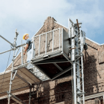 Goederenlift AT30 en AT40 - vrijstaande hoogte 9 meter - De Jong's Liften