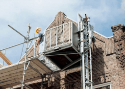 Goederenlift AT30 en AT40 - vrijstaande hoogte 9 meter - De Jong's Liften