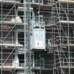 Personen-/goederenlift op bouwproject - PT1000F en HP1000F - De Jong's Liften