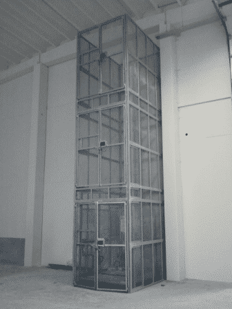 image Magazijnlift in loods - De Jong's Liften