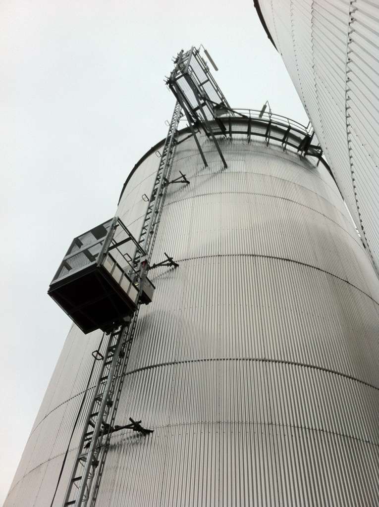 Personen-/goederenlift PT500A bij Vapok Vlaardingen - De Jong's Liften